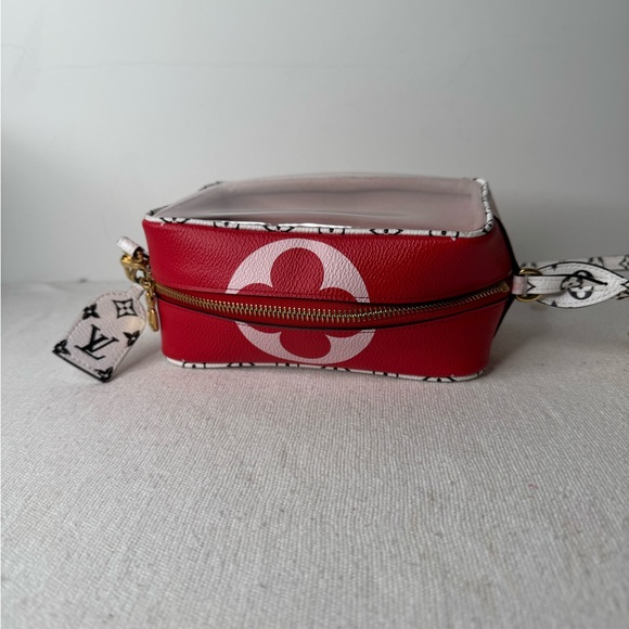 Louis Vuitton Monogram Giant Beach Pouch Pink And Red - Picture 2 of 9
